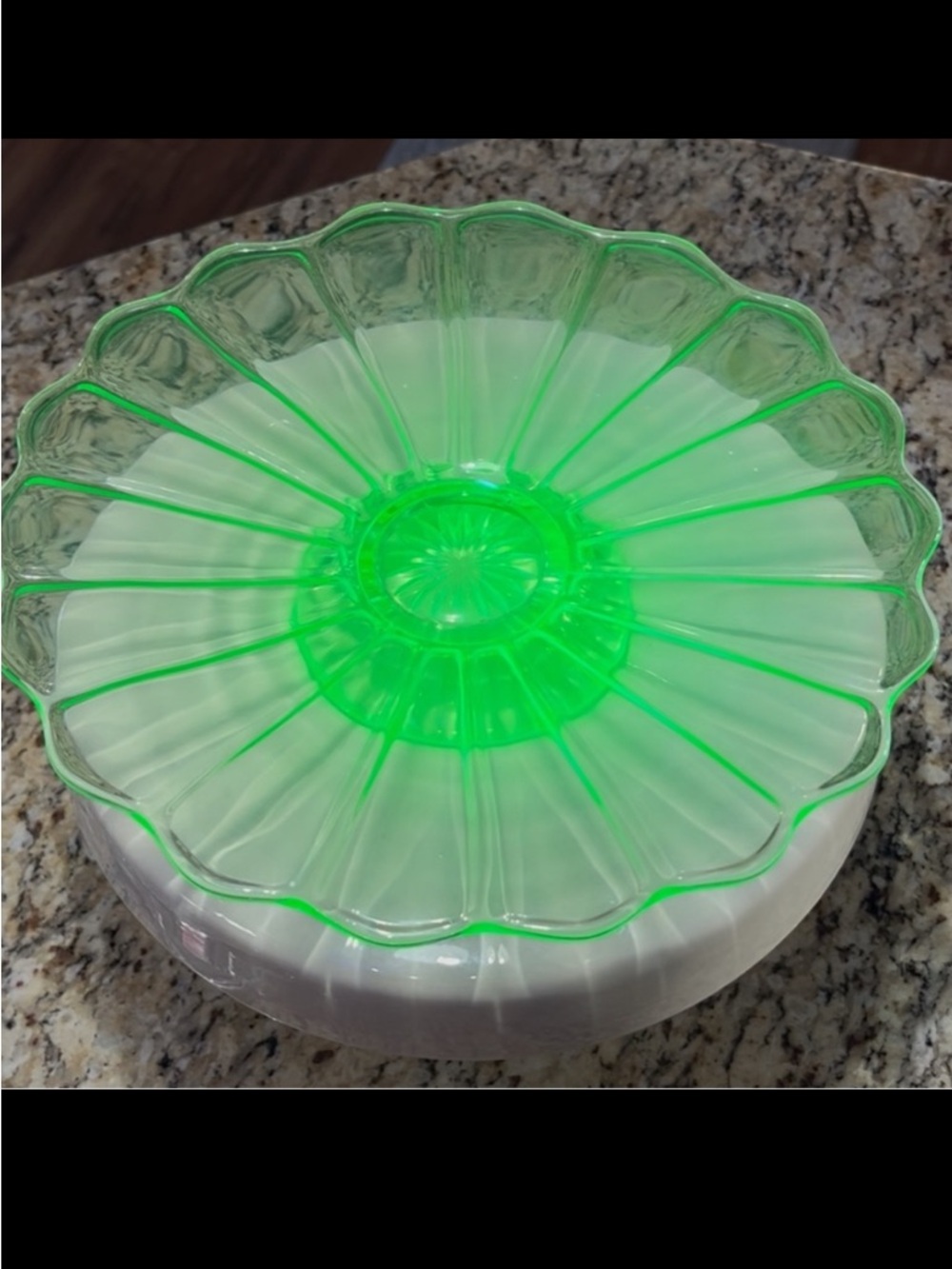 Vintage Uranium Glass Daisy Platter 9” Depression Glass UV Reactive Glow